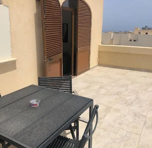 Penthouse With Seaviews Apartament